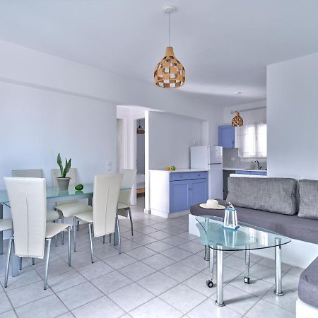 Apartemen 50 m² dengan 2 kamar tidur dan 1 kamar mandi pribadi di Pantai Logaras Piso Livadi Bagian luar foto