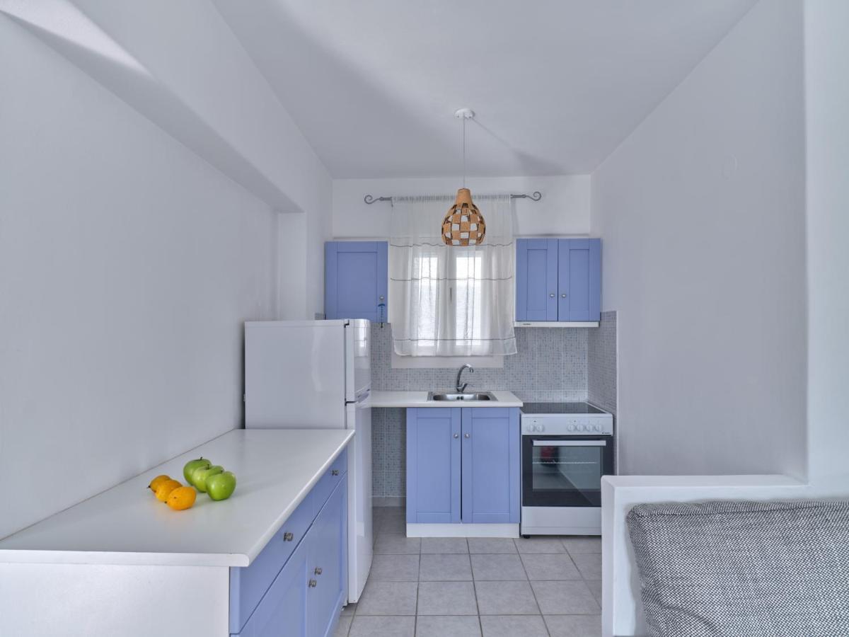 Apartemen 50 m² dengan 2 kamar tidur dan 1 kamar mandi pribadi di Pantai Logaras Piso Livadi Bagian luar foto
